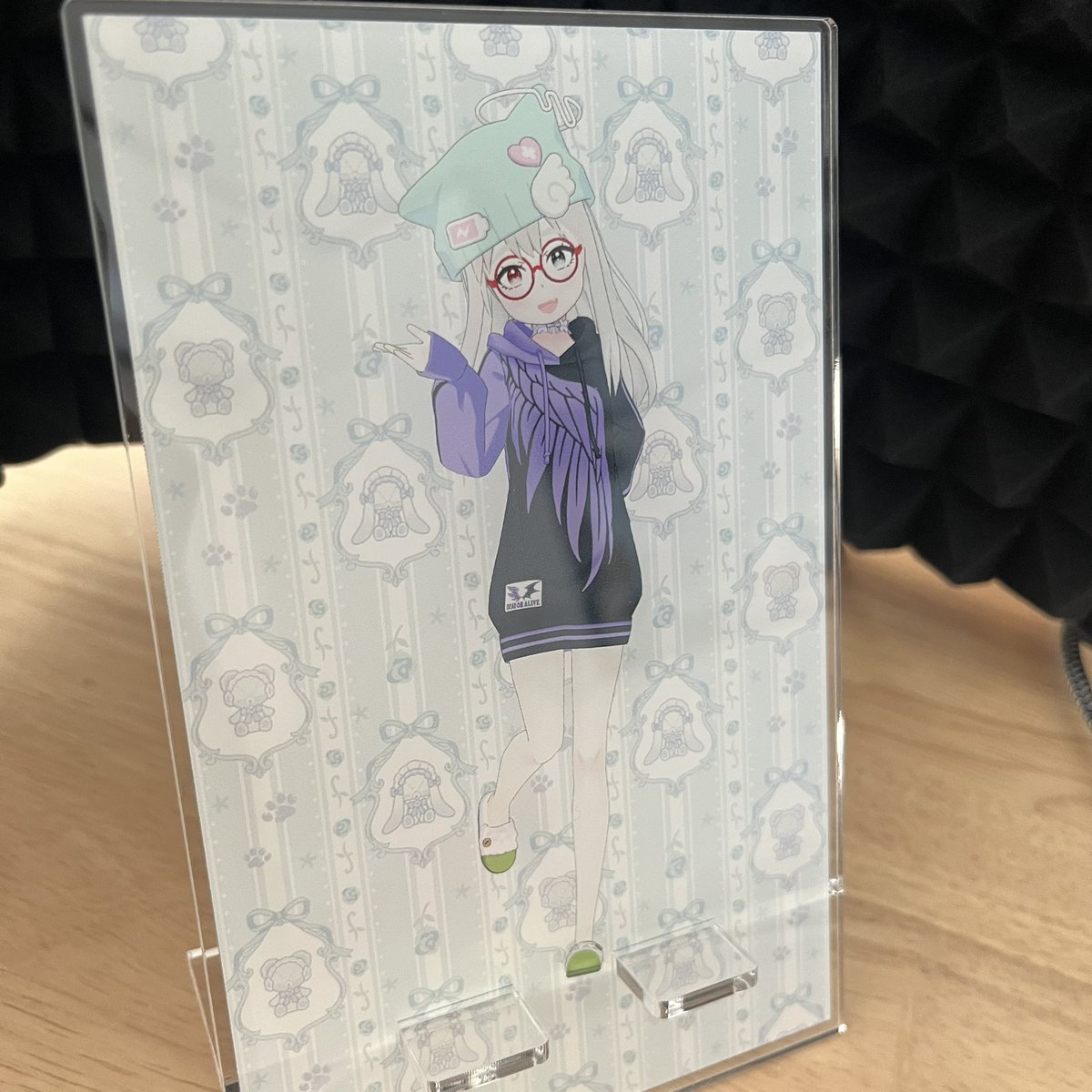 forRoki's tweet image. 今日の出来事
・バーガーって書いてないんだ
・૮ • ·̫ • ა
・悪天さんスマホスタンド！