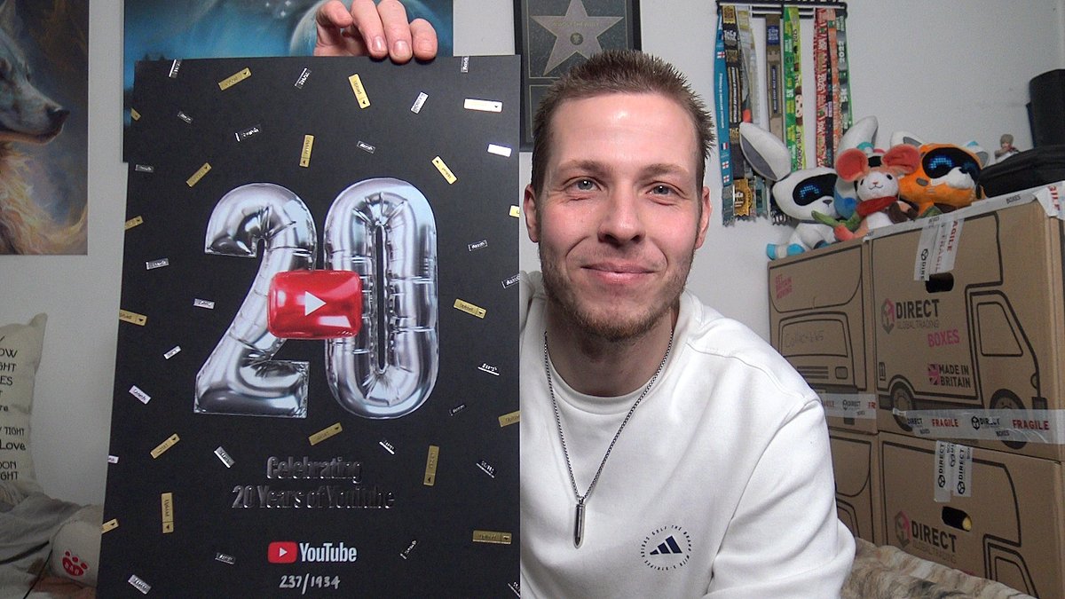 New Channel Member &amp; Patreon exclusive video now live! Today, we unbox the beautiful 20th Anniversary Poster sent to me by YouTube.

Channel Members - youtube.com/@BwolfTheWolf/…
Patreon - patreon.com/join/BwolfTheW…

Video - youtube.com/watch?v=F7Atqj…