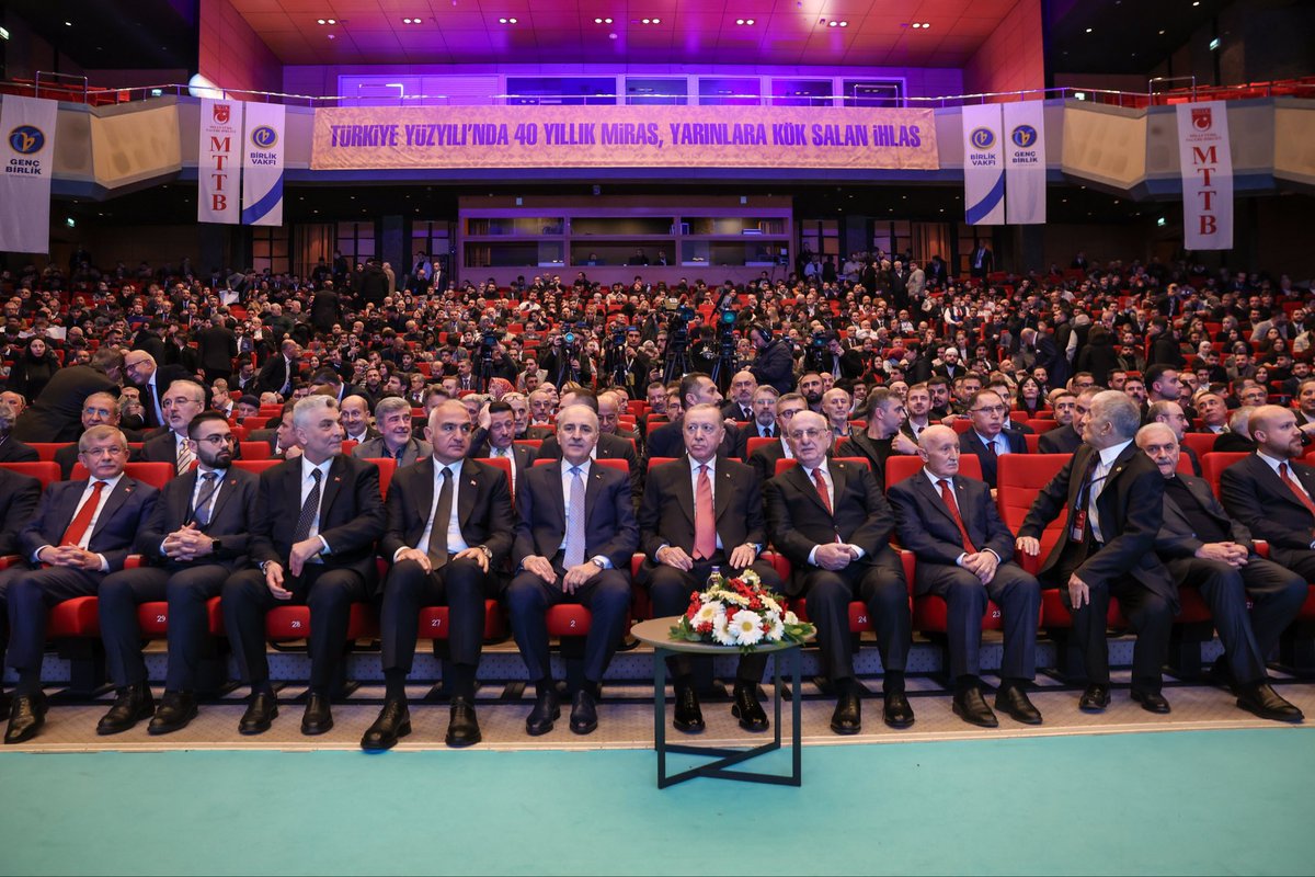 Cumhurbaşkanımız Sayın <a href="/RTErdogan/">Recep Tayyip Erdoğan</a>’ın teşrifleriyle gerçekleştirilen Birlik Vakfı’nın 40. Kuruluş Yıl Dönümü Programı’na katıldık.

İlim, irfan ve ahlak ekseninde nesiller yetiştiren; birlik, beraberlik ve dayanışmaya 40 yıldır katkı sunan Birlik Vakfı’nı gönülden tebrik ediyor,