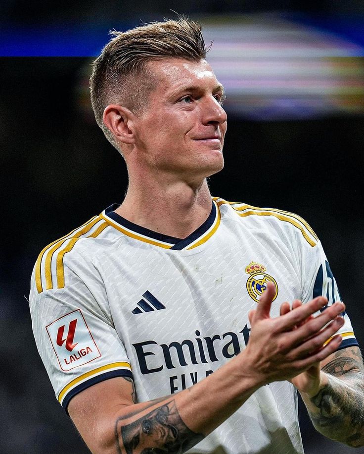 DanMadridista7's tweet image. Toni Kroos - 🗣"Si solo aplaudes en la gloria pero te desvaneces en la derrota, nunca fuiste verdaderamente uno de nosotros".