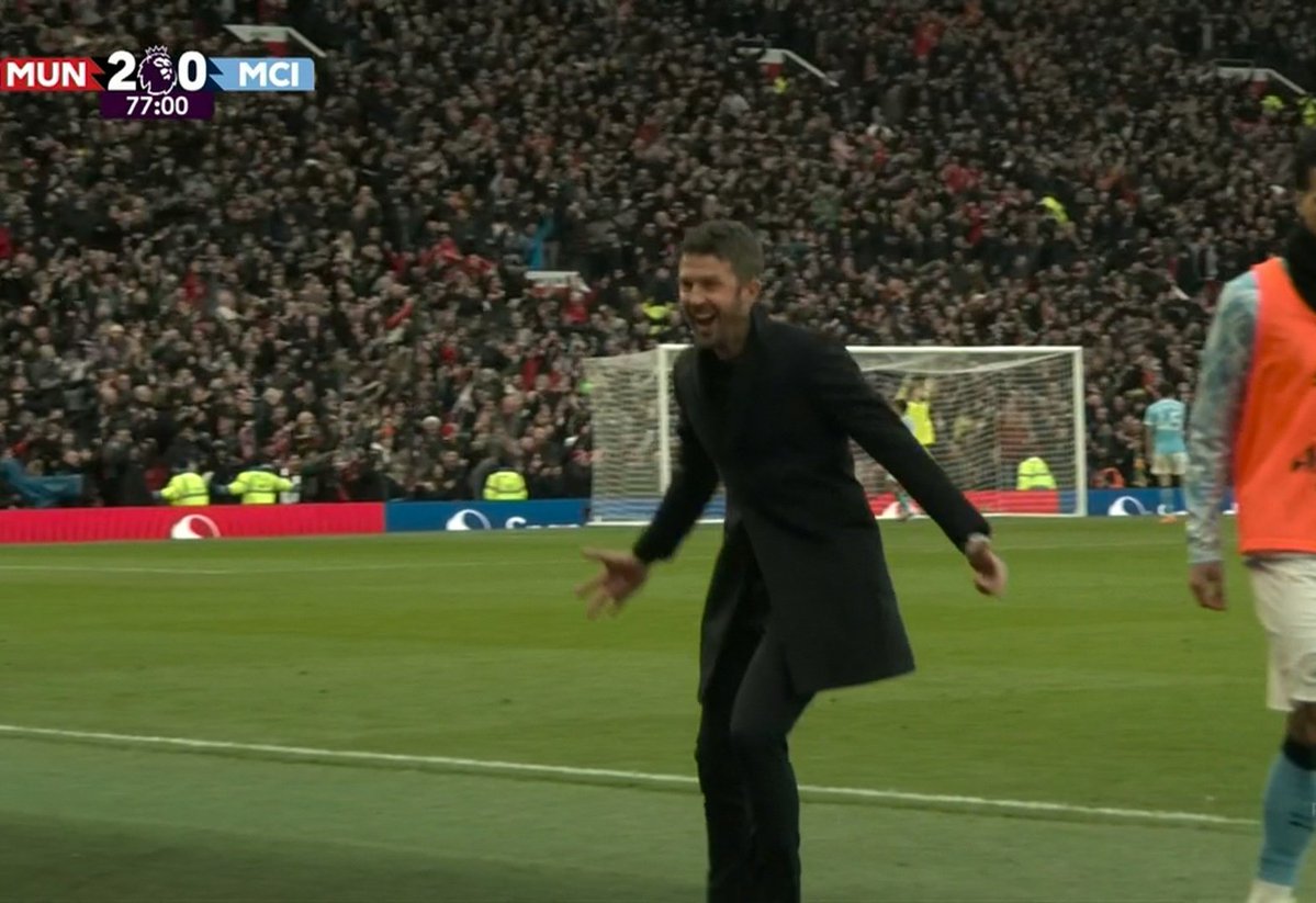 FootballXtra0's tweet image. Michael Carrick after going 2-0 up. 😃