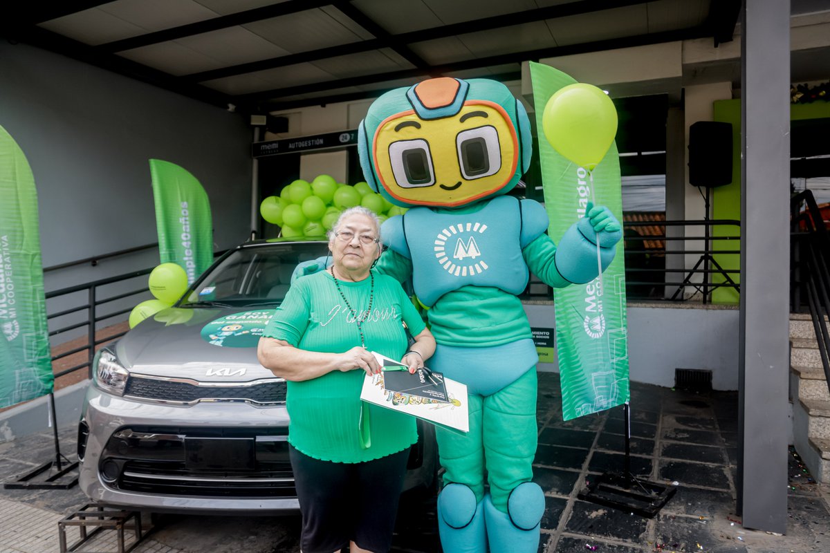 El último 0Km 2025 ya fue entregado
a la socia María Magdalena Fariña.

Cerramos los 40 años compartiendo este momento
y comenzamos un 2026 con más beneficios y premios.

Gracias por ser parte de nuestra historia. 💚