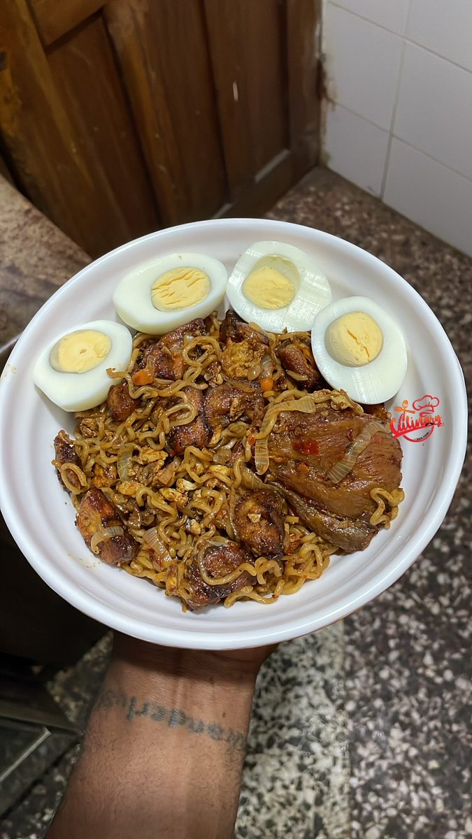 Stopped eating noodles months ago and I haven’t looked back since. But this was how i used to eat noodles 🌚🌚