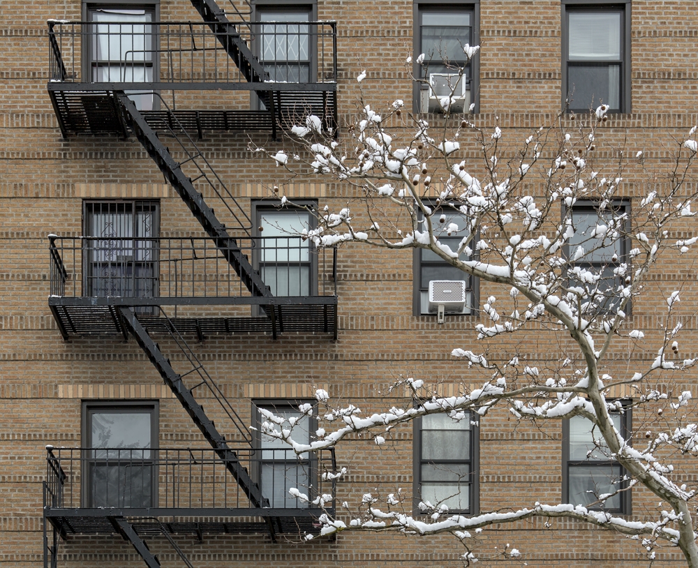 nycHealthy's tweet image. With possible snow headed our way this weekend and very cold temperatures early next week, make sure you're heating your home safely:
✅ Plug space heaters directly into the wall
🚫 Never use an oven or stove to heat your home
☎️ Call @nyc311 if you don't have heat or hot water