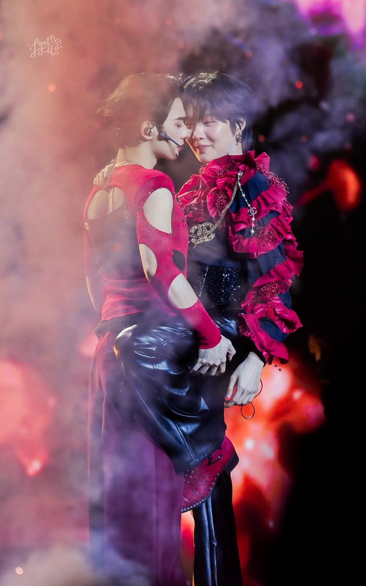 IGet_its's tweet image. ยอมแล้ววว

KNP TFO CONCERT
#KhemjiraConcertDay1