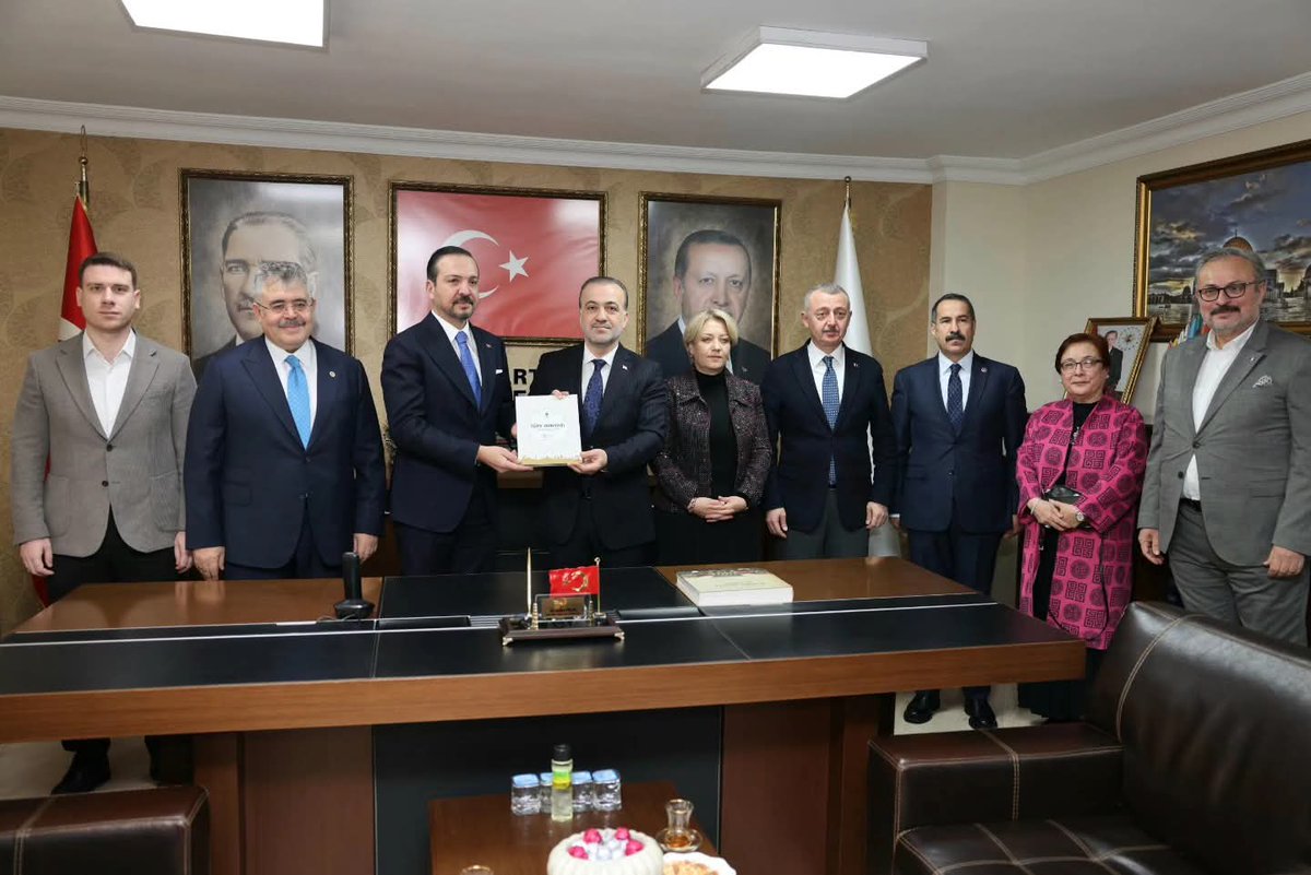 DCSiviloglu's tweet image. Genel Başkan Yardımcımız, Türk Devletleri ile İlişkiler Başkanımız Prof. Dr. Kürşad Zorlu ile İl Başkanlığımızda bir araya geldik. Basın toplantısında ülke gündemi ve Türk dünyasına dair değerlendirmelerini dinledik, katkıları için teşekkür ederim.