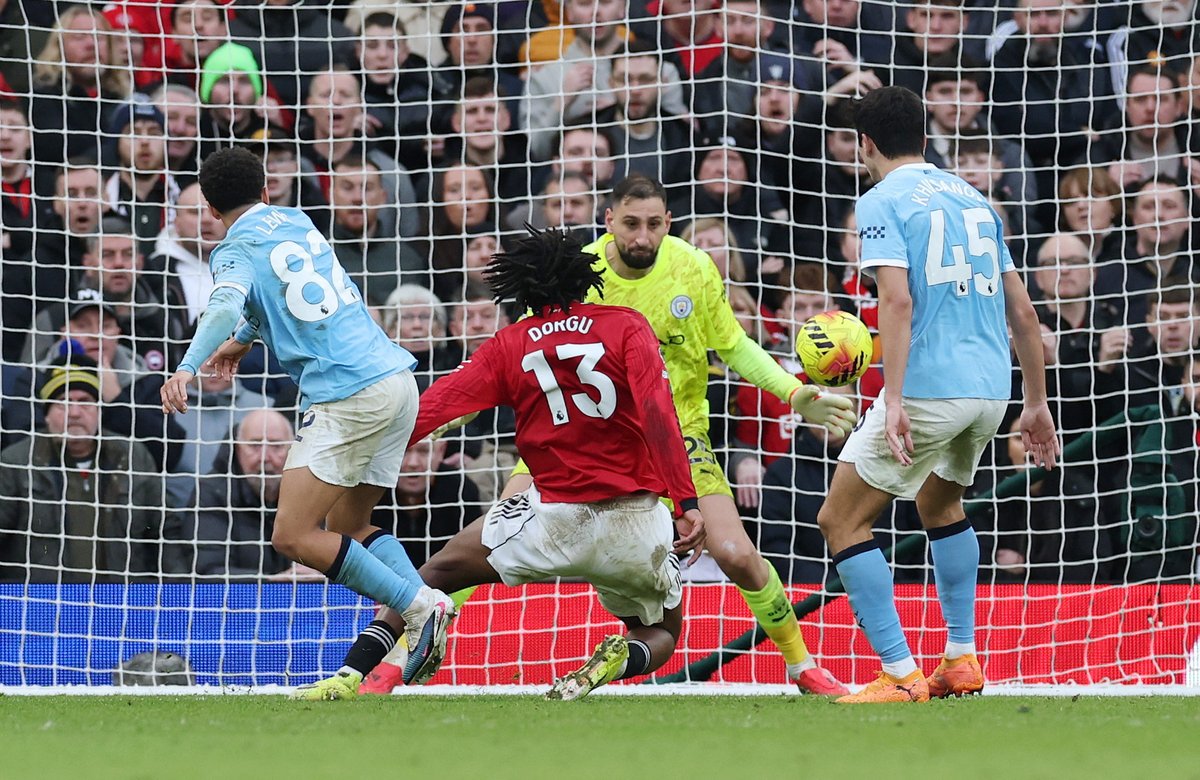 premierleague's tweet image. Old Trafford is bouncing 📣

Patrick Dorgu doubles the hosts' lead 👏