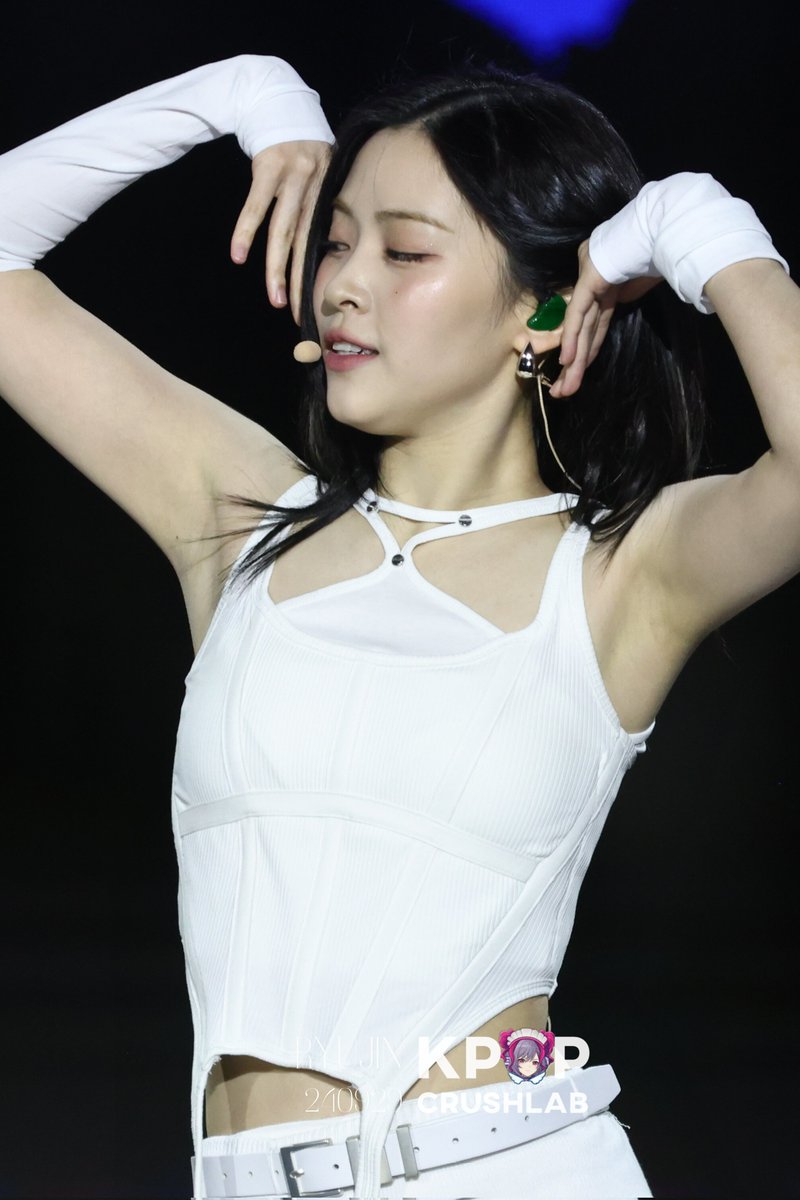 Kpopcrushlab's tweet image. 240929 Ryujin at YEONGDONG DAERO K-POP CONCERT

Tap, hold and load in 4K

#Ryujin #류진 #ITZY #있지 #Kpop #Wallpaper #4K