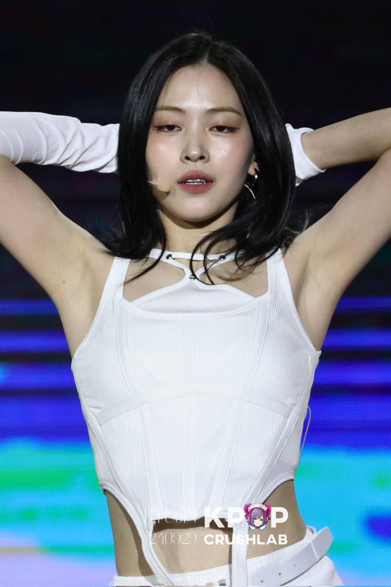 Kpopcrushlab's tweet image. 240929 Ryujin at YEONGDONG DAERO K-POP CONCERT

Tap, hold and load in 4K

#Ryujin #류진 #ITZY #있지 #Kpop #Wallpaper #4K