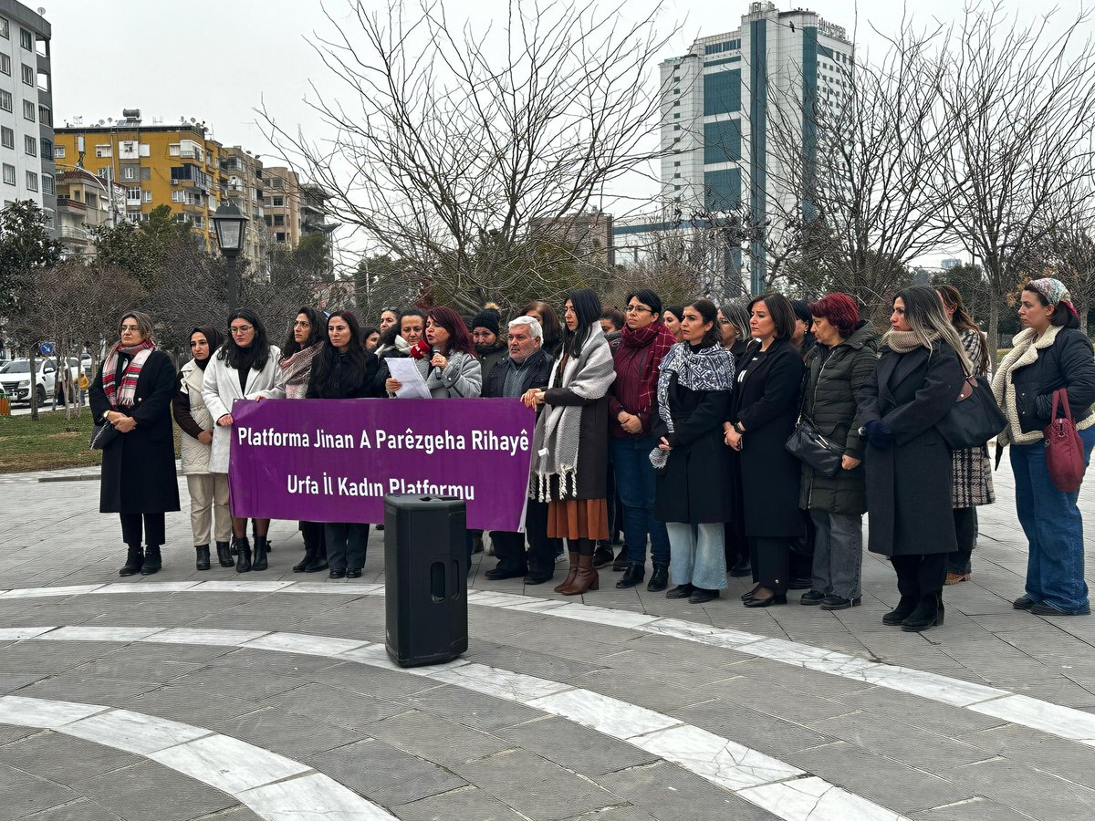 Şanlıurfa Barosu’na başvuran Fatma Çakmak’ın maruz kaldığı şiddete ilişkin süreç, Şanlıurfa Barosu Kadın Hakları Merkezi tarafından ilk andan itibaren titizlikle takip edilmiş; gerekli hukuki başvurular zamanında ve etkin şekilde yapılmıştır.

Kadın Hakları Merkezi olarak