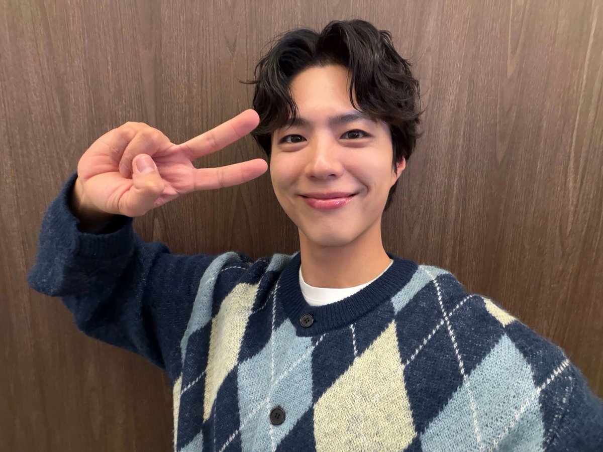 PARK BO GUM 2026 SEASON’S GREETINGS [보검이륙] 영상통화 팬사인회 IN SEOUL

해보는 용기와 해내는 끈기로, 마침내 뜻을 이루는 2026년이 되기를 기원합니다.

#박보검 #PARKBOGUM
#SEASONSGREETINGS
#보검이륙 #보검이륙inSEOUL