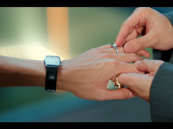 PhuwinOfficial's tweet image. Will you marry me? 

He said yes!

❥@phuwintang🍯

#MeAndTheeSeriesFinalEP
#phuwintang