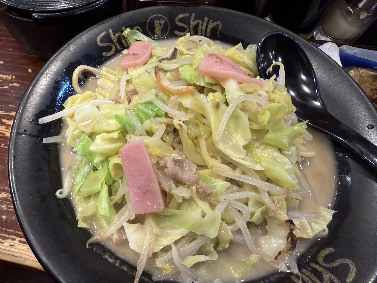 博多駅ではShinShinへ。 前から気になっていた博多ちゃんぽん