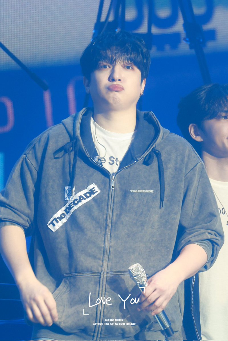 260117 #성진 #DAY6 #SUNGJIN
이 애교곰돌이 어떻게 하면 좋을지 의견 받습니다