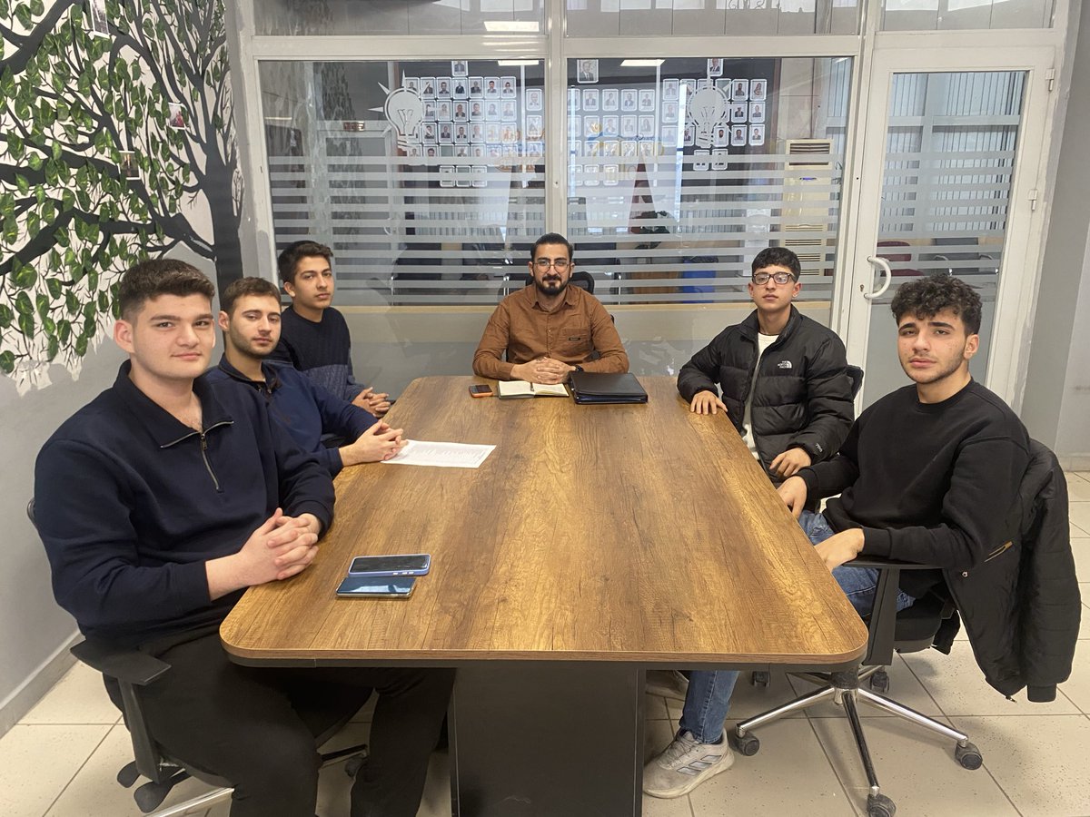 Battalgazi Yeni Seçmen olarak gerçekleştirdiğimiz yürütme kurulu toplantısında samimi bir ortamda bir araya gelerek karşılıklı fikir alışverişinde bulunduk. Gençlerin beklentileri, düşünceleri ve önerileri üzerine verimli paylaşımlar gerçekleştirdik