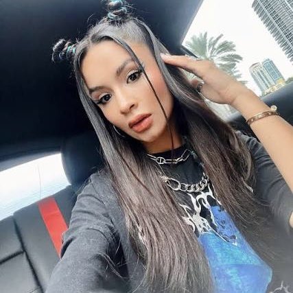 NJZBAM2's tweet image. Camilla Sterling died in a hotel room after meeting with her boyfriend David Bolno (COO of HYBE America)

Bolno lied about their relationship, but later confessed when Camilla’s friends testified that they were dating. 

Her body was discovered 4 hours after Bolno left the room.