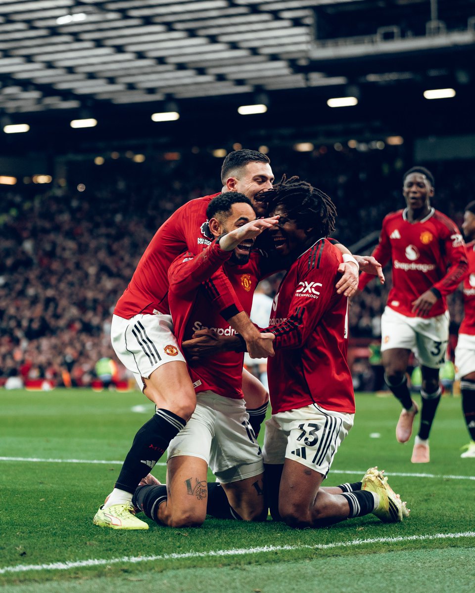 It's Carrick, you knoooooow! #MUFC