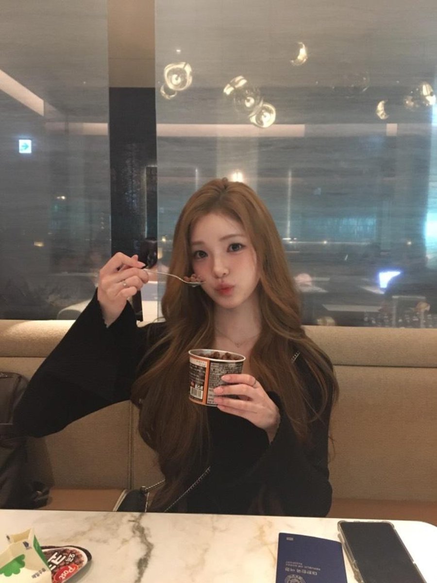 Hearts2INA's tweet photo. 260117 #YUHA weverse post

👱‍♀️✨️💕

#Hearts2Hearts #하츠투하츠 #H2H
@Hearts2Hearts https://t.co/8lfy8PGcCB