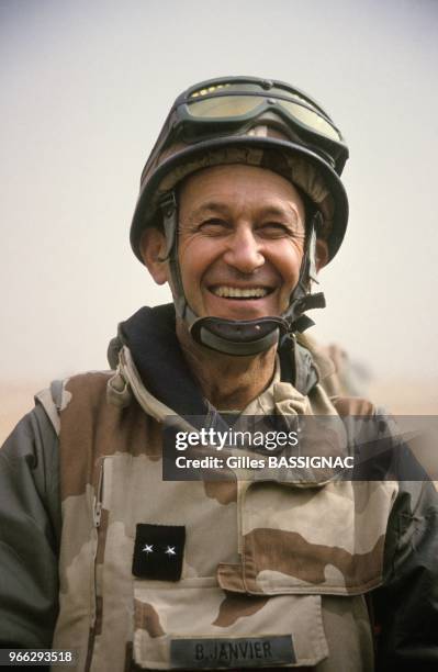 Souvenirs de l'émouvant défilé militaire motorisé de la division DAGUET dans les rues de Toulon à son retour sur le sol hexagonal. Avec le général Janvier défilant en tête des troupes. (J'aime d'ailleurs beaucoup cette photo)