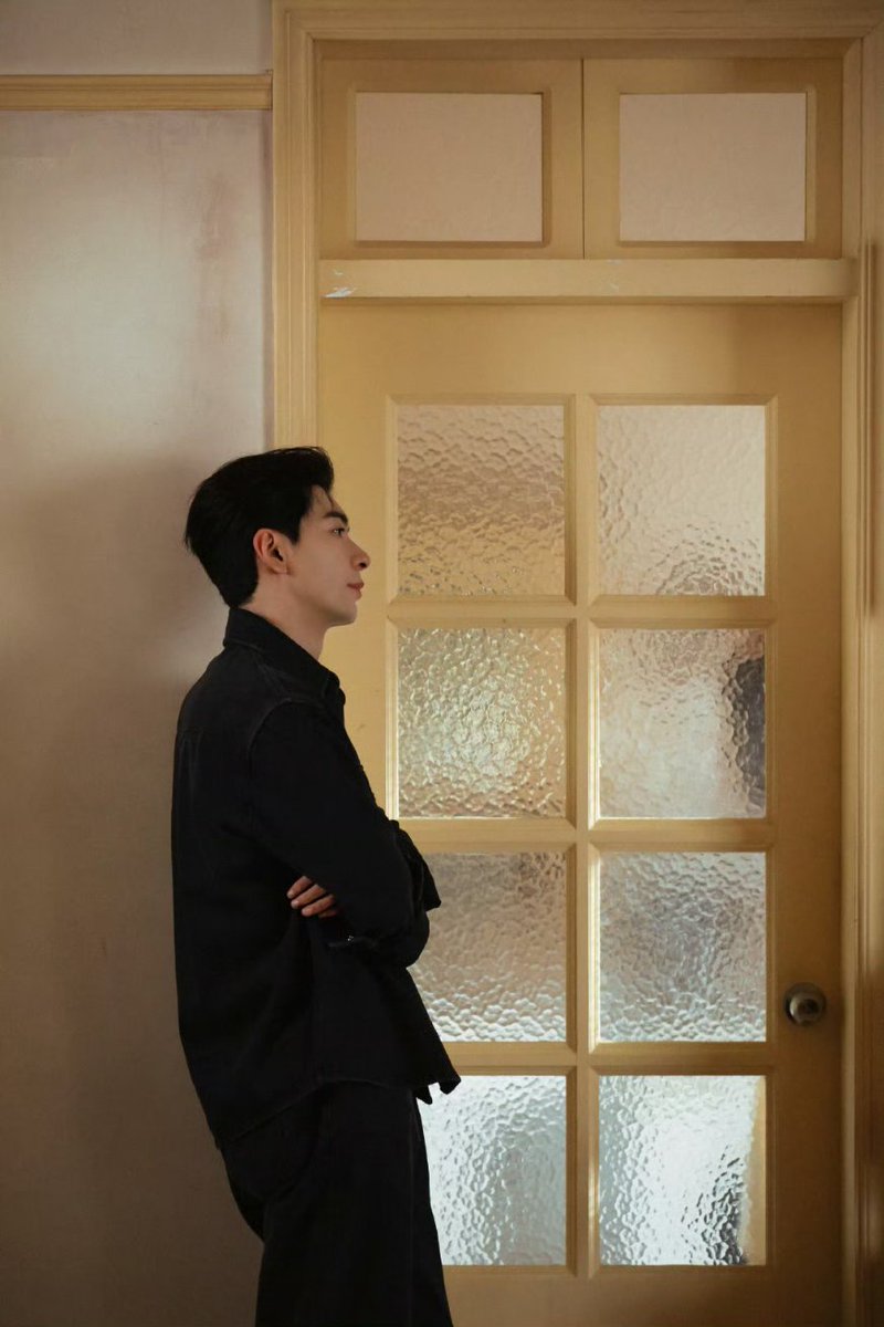 forxingxu's tweet image. 260116 ★ Chen Xingxu Studio Weibo Update as Xiao Zhiyu. (1/4)

Love quietly takes root, and the flutter of the heart can no longer be hidden.
Xiao Zhiyu bravely faces his feelings and runs toward where his heart leads.

#ChenXingxu #陈星旭 #LoveBetweenLines #轧戏