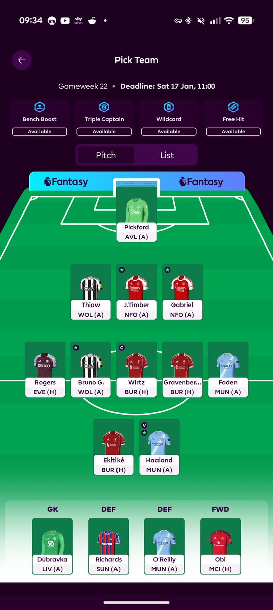 packagedbutton's tweet image. Gone rogue with the captaincy this week. Sold Cunha and brought in Rogers despite me backing Rice all week, but he will come in some time soon.
Hoping for some magic from that Liverpool trio &amp;amp; Bruno G to continue showing me the points! 1ft rolled.

🌍 OR 520k

#fpl