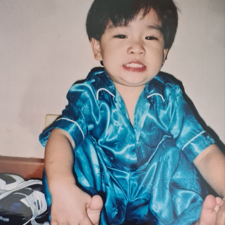 mangomilkita's tweet photo. 🐶: Papih pengen nonton konser BTS. Tapi mahal, papih ga punya duit  
🍉: Yahh celengan aku habis dibeliin lego kemarin
👶🏻: Duwit papih abis? Jual aja sapi punya dede
🍉: Aku ga punya sapi, kalau tokek  punyaku bisa dijual ga?
🥊: Kalian lupa? Papa kan bos tambang batu bara loh https://t.co/Ruewhq5KMB