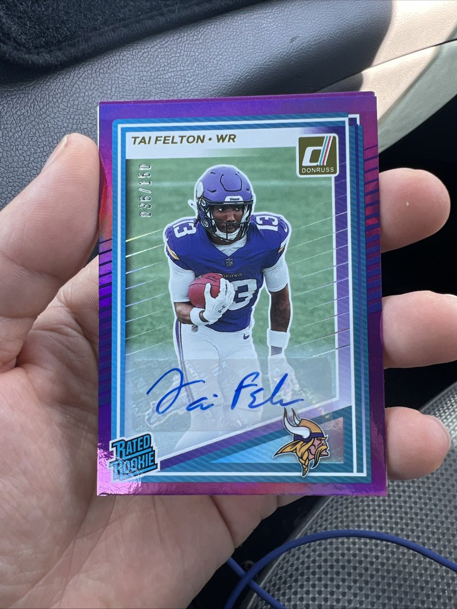 First time ripping one of these holiday tins. 
I was hoping for a downtown but I’ll settle for this nice color match auto 💥
<a href="/CardPurchaser/">Card Purchaser</a>