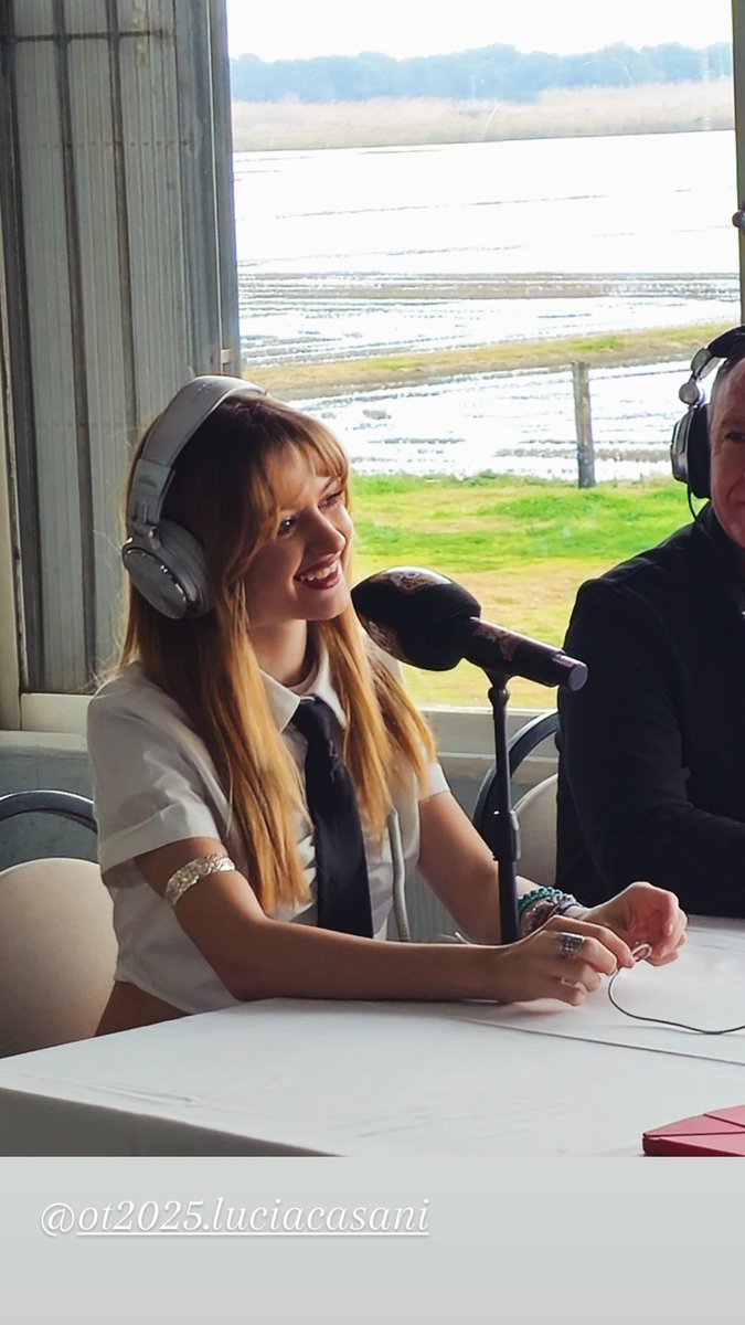 casanistas_'s tweet photo. 📸 | Historias de Restaurante Albufera. 🌾
Lucía Casani durante su entrevista con Pop Lasser en la Albufera de Valencia esta mañana. 🩵
@Lucia_Casani #AMiAire #PopLasserFM
#ParaMí #LucíaCasani17E
https://t.co/5Fr1sRZTVa https://t.co/GcpmOPJJ0R