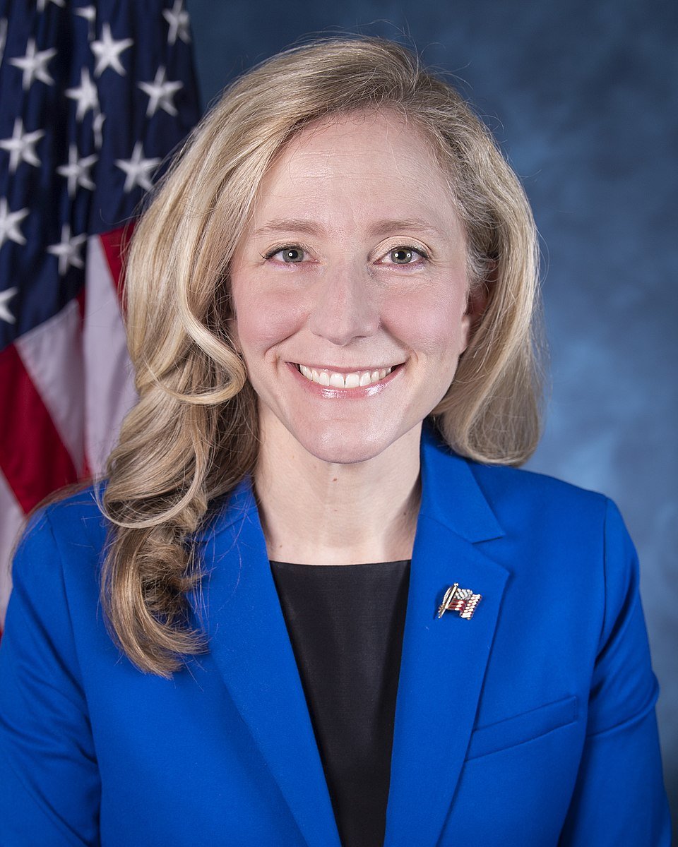 HanfTicker's tweet image. $MSOS
BREAKING🚨

Today, January 17, 2026, Abigail Spanberger was sworn in as Virginia's 75th Governor — and the first woman to hold the office. Congrats.👏

Governor Spanberger has committed to signing legislation establishing a regulated adult-use cannabis retail market, ending…