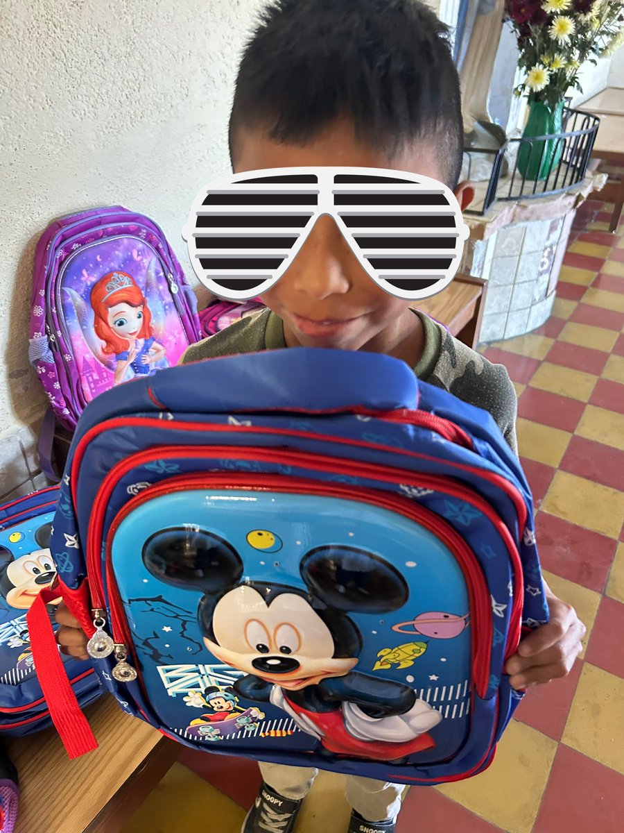 Sigo recolectando Q100 para una mochila para entregar a los niños de El Hato/Vuelta Grande esta próxima semana. (BI Monetaria 0160108684) 

Usualmente cubro sus caritas totalmente, hoy tengo permiso porque quiero que vean sus sonrisas al recibir su mochila. Gracias a cada uno de