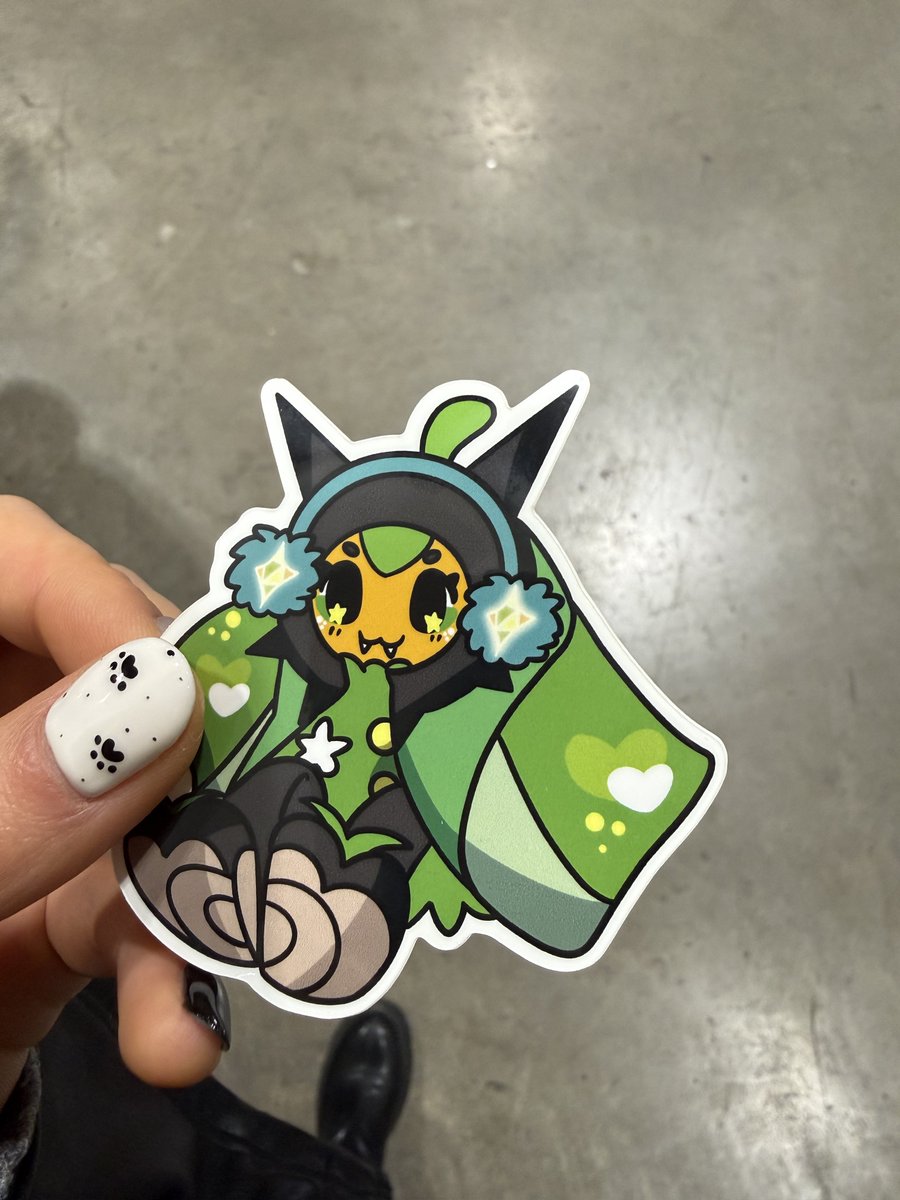 Met a cute artist today ^-^
sticker from <a href="/kami_hada/">liz 🦇</a>