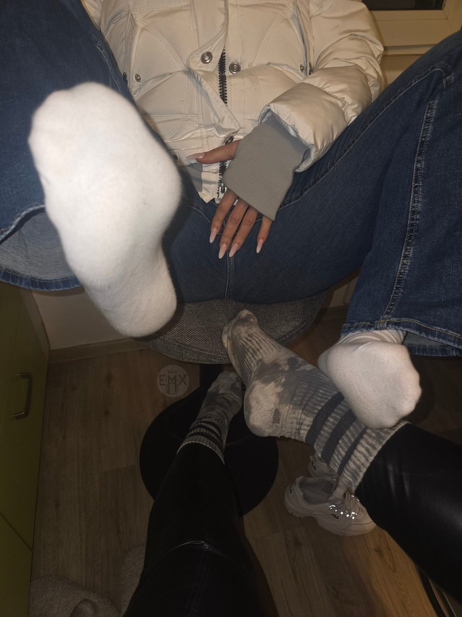 white or grey 
<a href="/SnaxySky/">Snaxy Sky ♡</a>