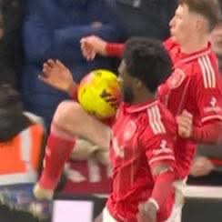 ijaw_boi1's tweet photo. This is clearly a penalty #NOTARS https://t.co/sDS6E87Zj9