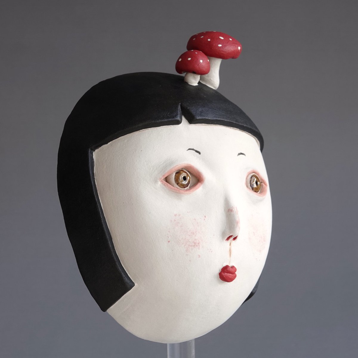 MidoriTakaki's tweet photo. Amanita loves cool damp air in autumn. She has a bright red dress with white spots. Just perfect against dark humus rich forest soils.
She looks much smaller than, say, trees, but she has a big network underground. West End House gallery at Fresh: Art fair.
#Flyagaric #art https://t.co/bsJiBUlU2r