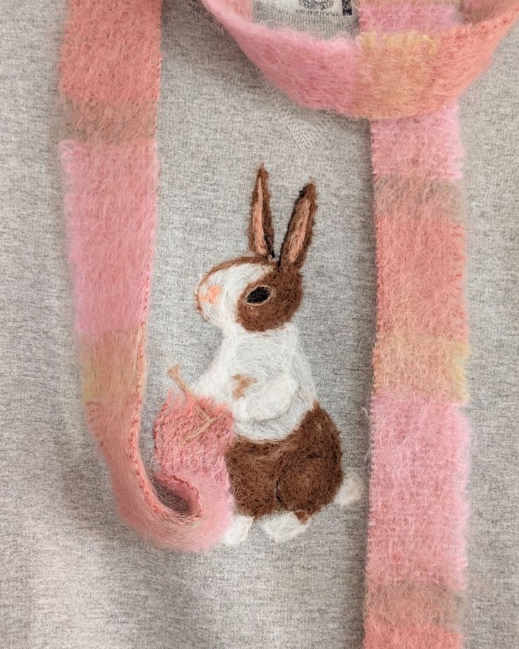 cutedreamvibes's tweet image. bunny knitting a scarf sweater