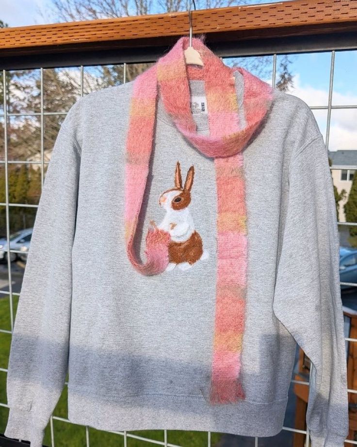 cutedreamvibes's tweet image. bunny knitting a scarf sweater