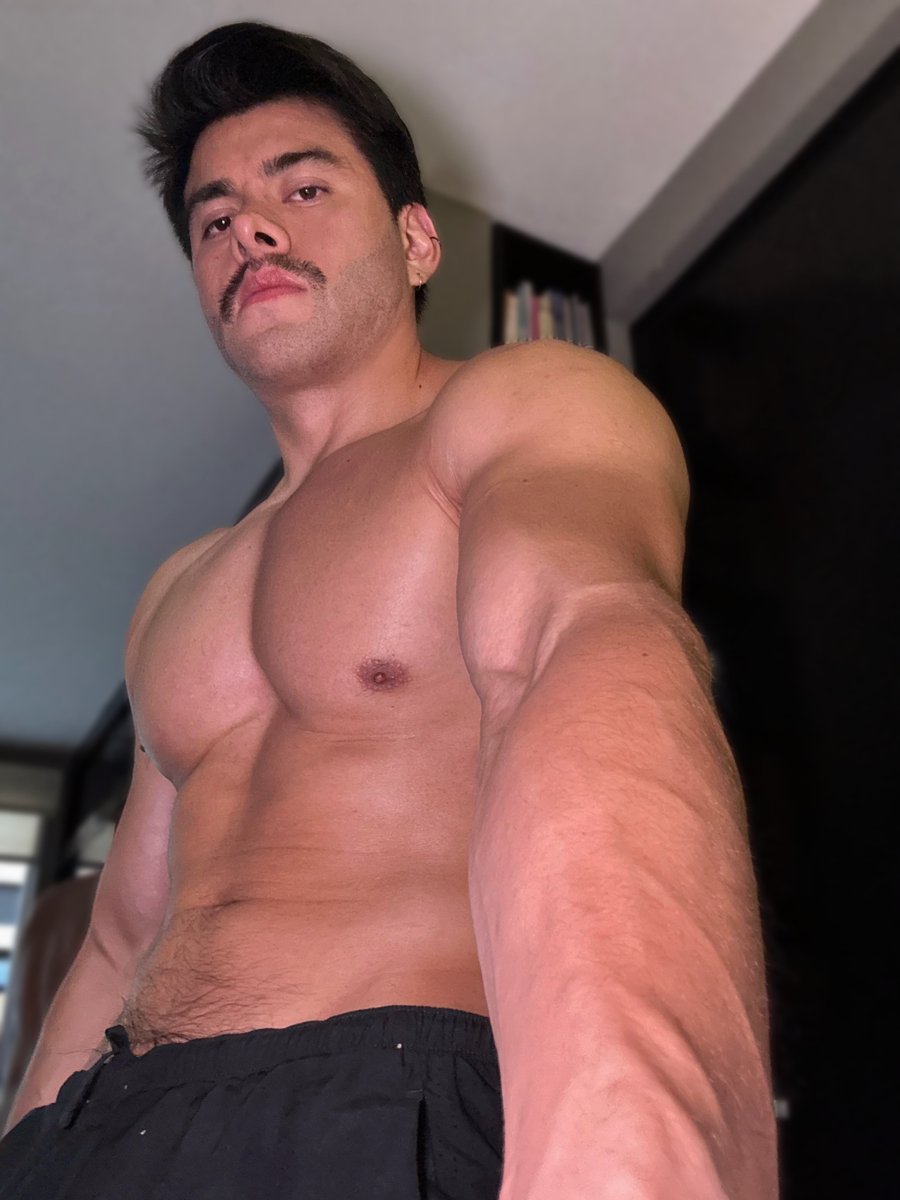 Close enough to feel it. Still not close enough. 💥@theonlyinleb3