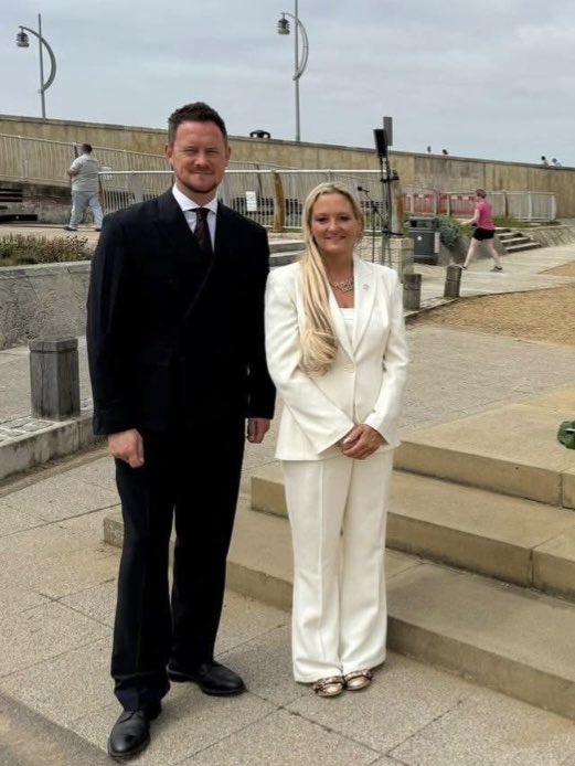 Amanda Louise Martin tweet media