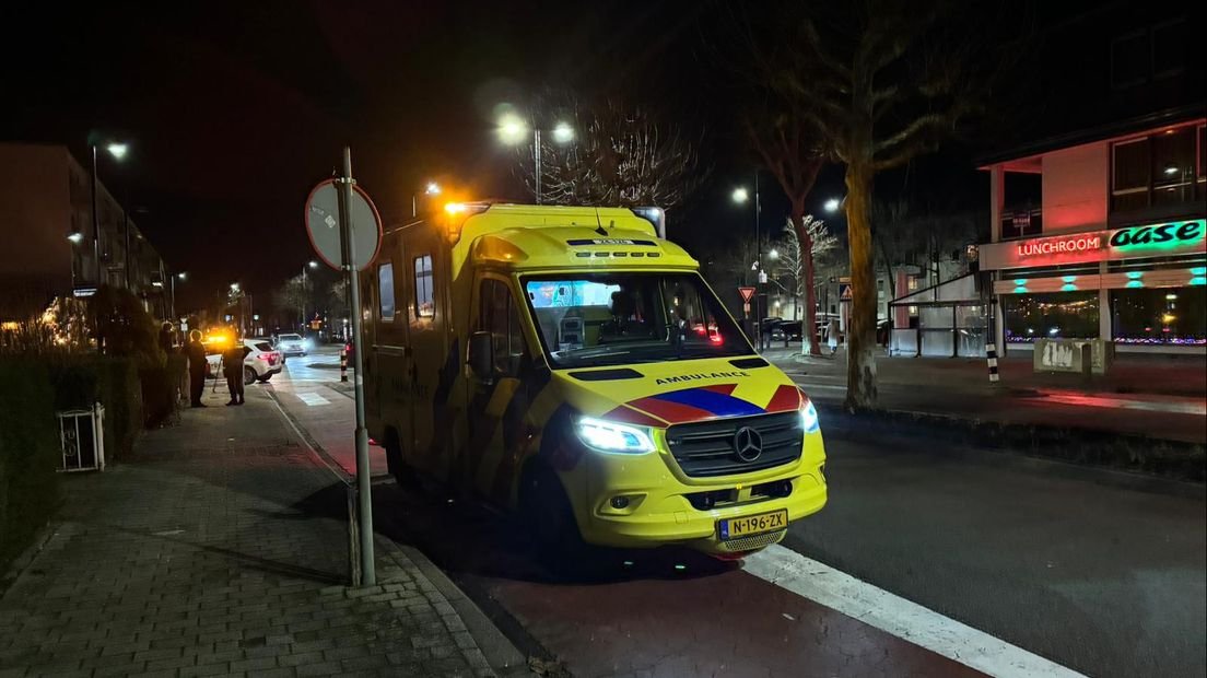 Auto rijdt echtpaar aan in Valkenburg en rijdt daarna door