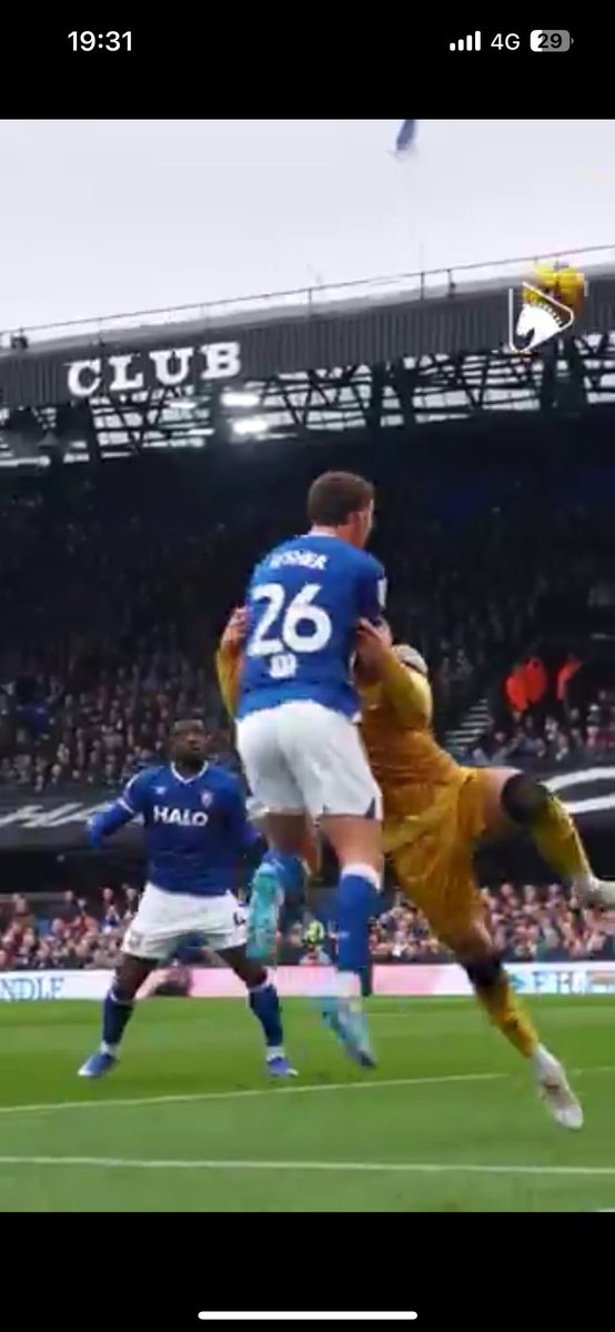 JamesBarton__'s tweet photo. @sullivan_jono @RoversPundit Look at this defending. https://t.co/nJ0ko0wQuq