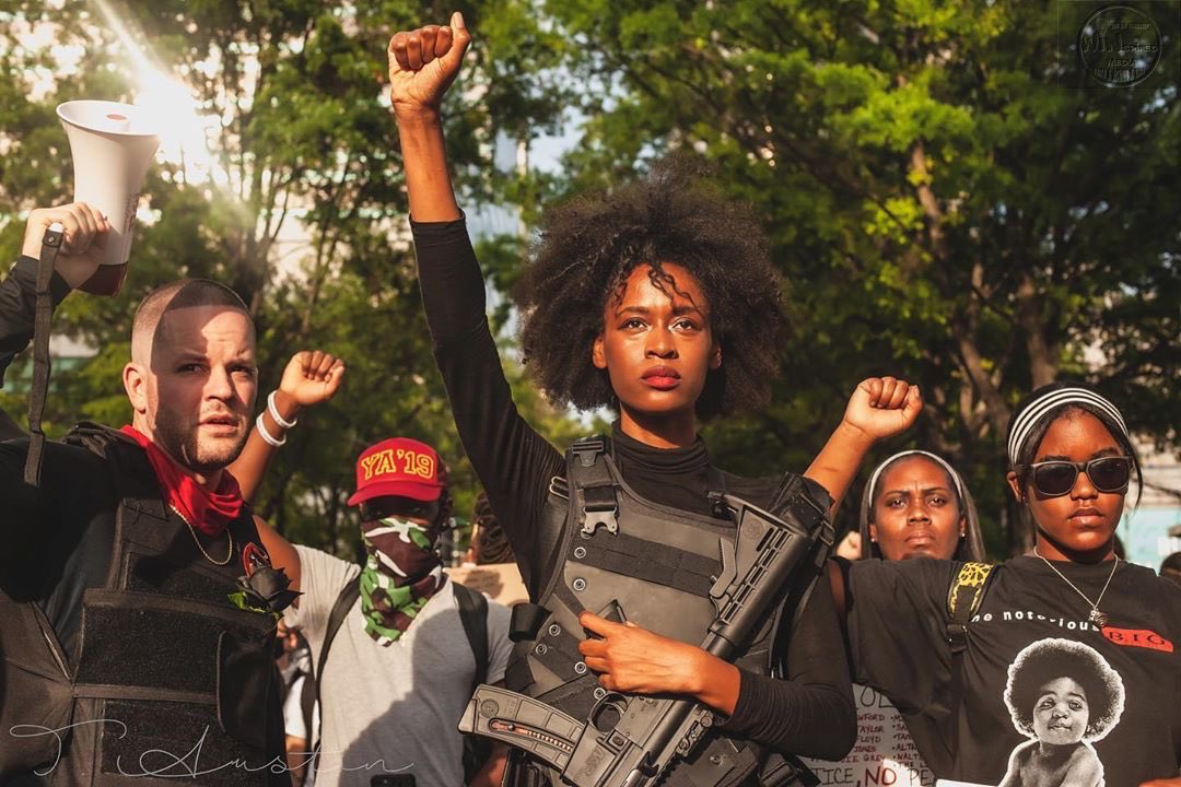 BussaCapLock's tweet photo. These old pics from at least 5 years ago are being used in reference to the current #ice situation! This was from a protest in Atlanta, they were exposed as fake black panthers, they were actors from a local college in costumes 😂 Stay woke #BlackPantherParty https://t.co/xltWLv11GO