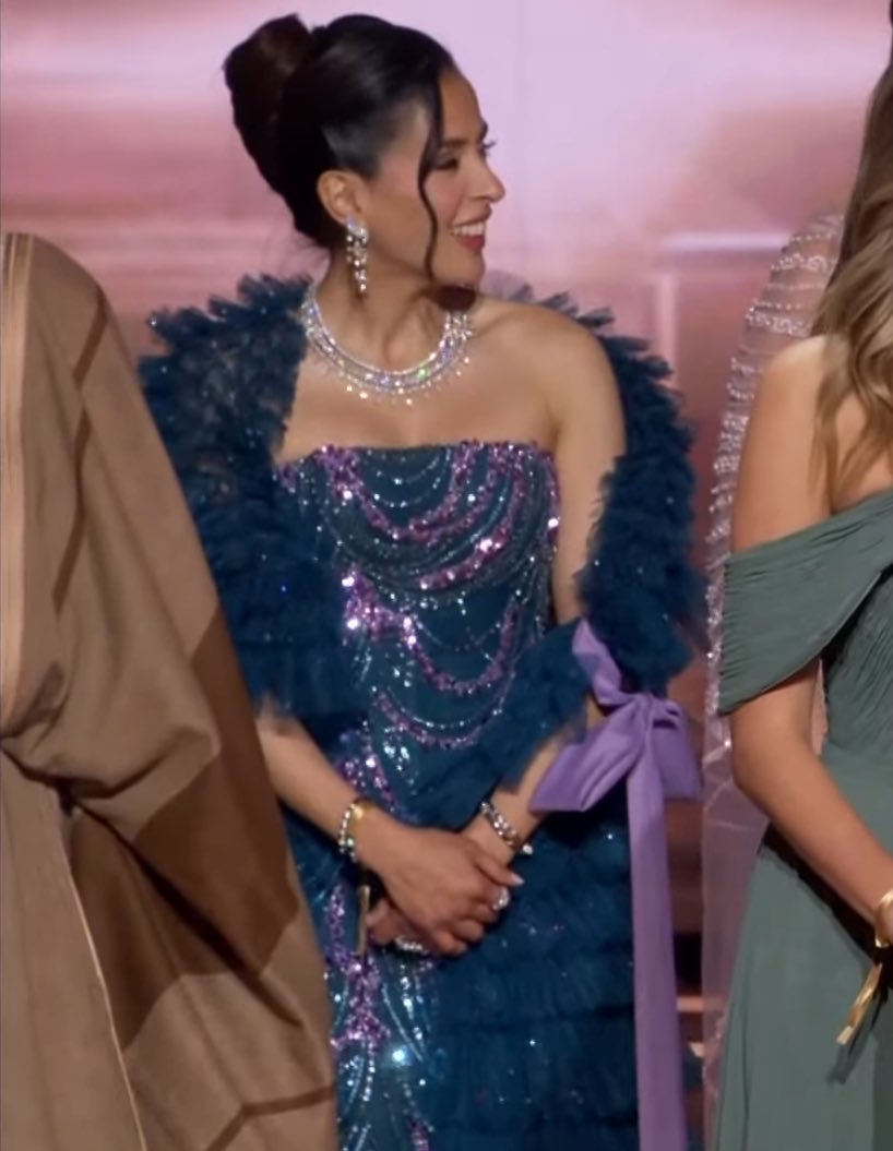 soomienana's tweet image. عائشة كاي بفستان من مجموعة ربيع 2025 إيمان العجلان..💕
#JoyAward2026