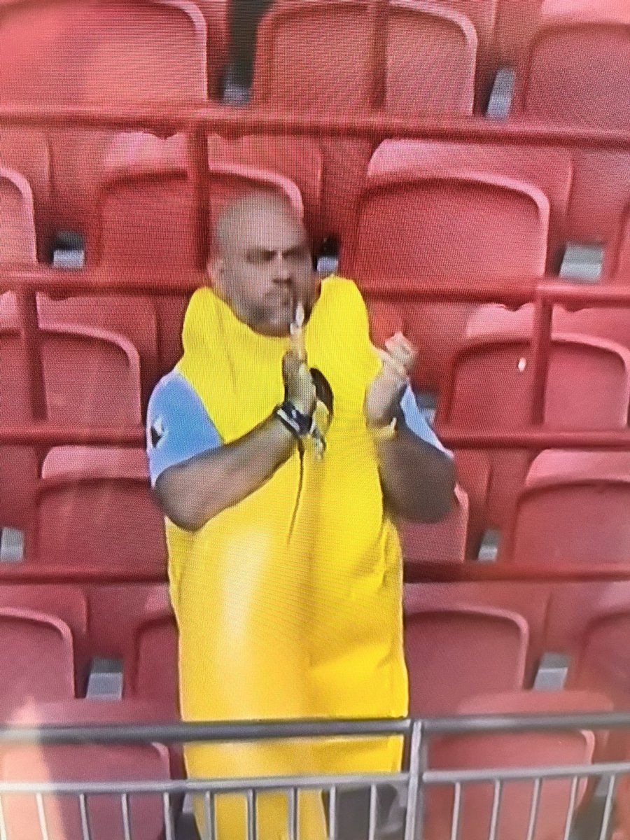 MUFSeeAlerts's tweet image. 🎶There is a guy called Bertie, and all he does is moan.
It's so hard to do the Poznan when you're standing all alone
He leaves ten minutes early, his banana has gone flat
He's running home down Stockport Road, he's such a bitter twat

Tra la la laaaaa we all hate City🎶