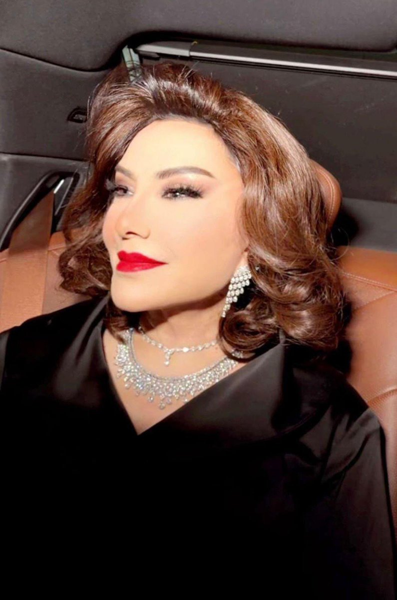 الفنانة القديرة #هدى_حسين تتألق في حفل #JoyAwards بمجوهرات من "جواهرجي الأربش" تصل قيمتها لـ 100 ألف دينار كويتي اي ما يفوق المليون و مئتين ألف ريال سعودي!
#جوي_اووردز