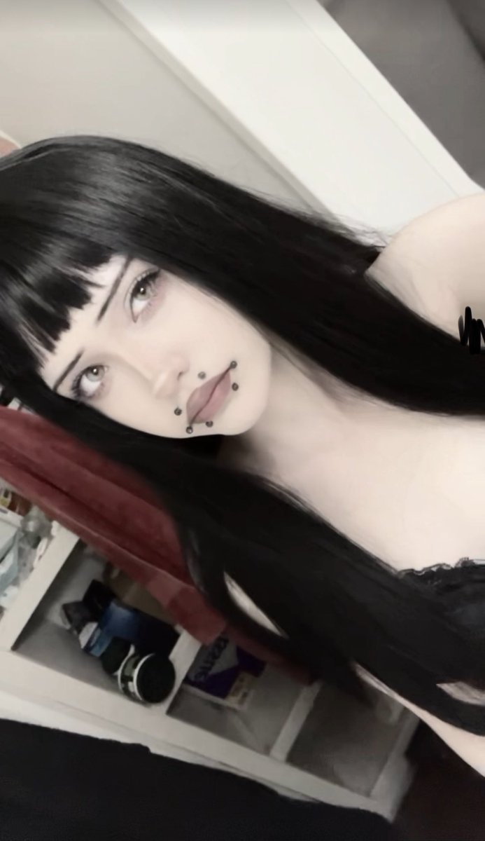 liedtm's tweet image. i wanna bite something rn

(btw i have a discord server :3 /petme 4 a kiss ^_^)

#female #femalemoots #altgirl #alternative #alt