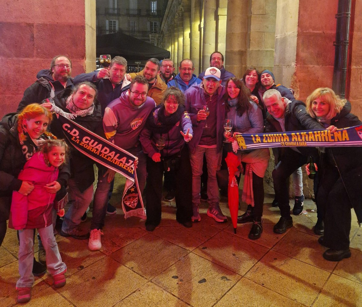 La afición nunca falla al <a href="/deporguada/">C.D. Guadalajara 🟣⚪️</a> 

Furia Morada, <a href="/lazorraalk/">La Zorra Alkarreña</a> y <a href="/DptvoCaracol/">Deportivo Caracol</a>