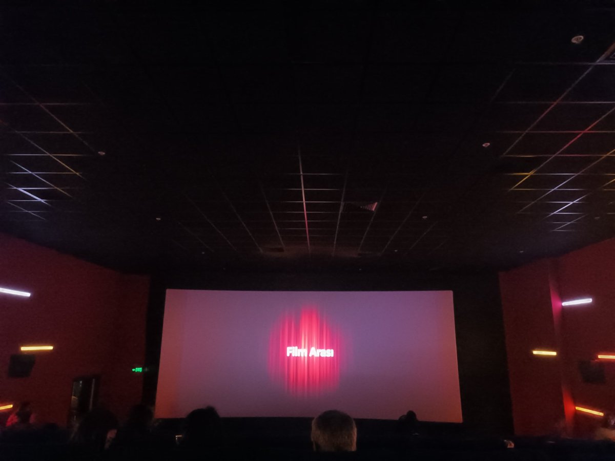 Arka arkaya 2 part film izledim 
Kardeş takımı 
Efes'in sırrı 
Biraz çocuk filmiydi ama kafayı resetledim resmen çok iyi geldi tavsiye ederim arada yapın zihni sıfırlıyor