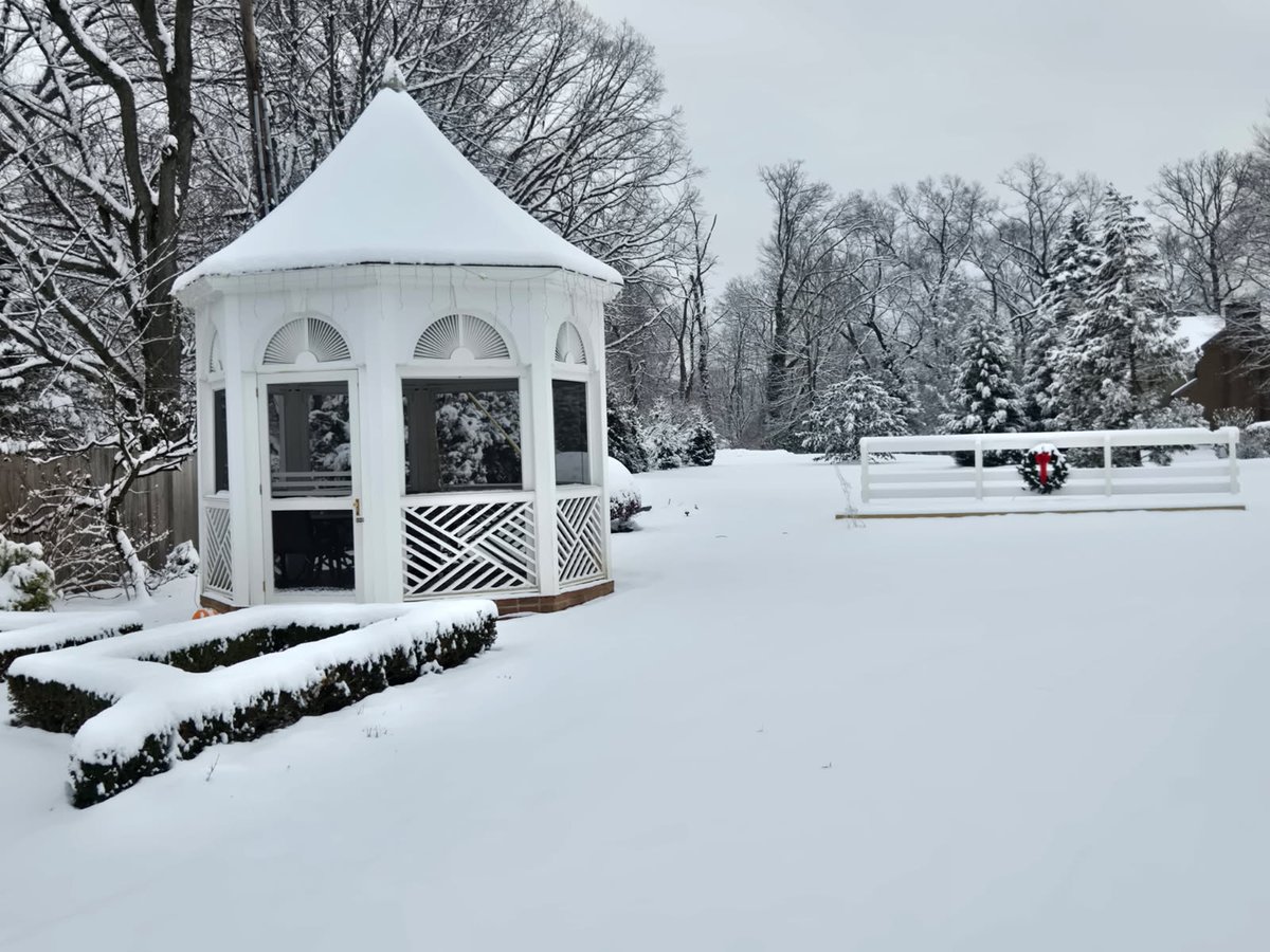 kerrihockeyfan's tweet image. 6 inches of snow this morning in the #LehighValley