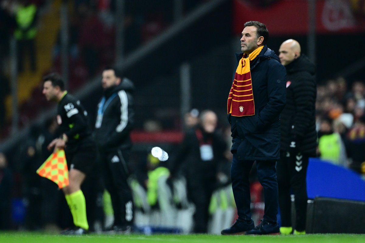 demarkesports's tweet photo. Okan Buruk: "Maç çok durdu, oynanmadı. Topun oyunda kalma süresi yine düşüktü. İkinci yarıda rakipte sakatlanmalar başladı. Hakemler de oyunun durmasını seviyor. Sevgili MHK başkanımız da destekliyor, oyunu durdurun diyor herhalde. Seminerlerde hep tam tersini duyuyorum ama bir FIFA hakemimiz bugün oyunu hep durdurdu."
