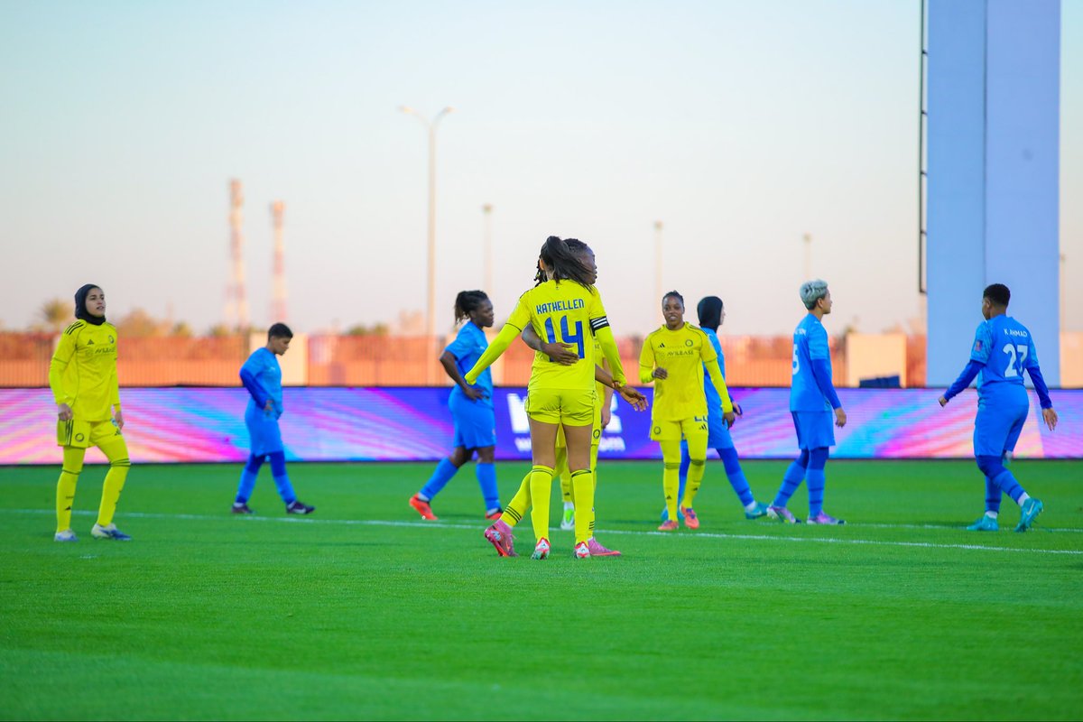 كـلارا لوفانجا > الهـدف حـاضر 😁💛
